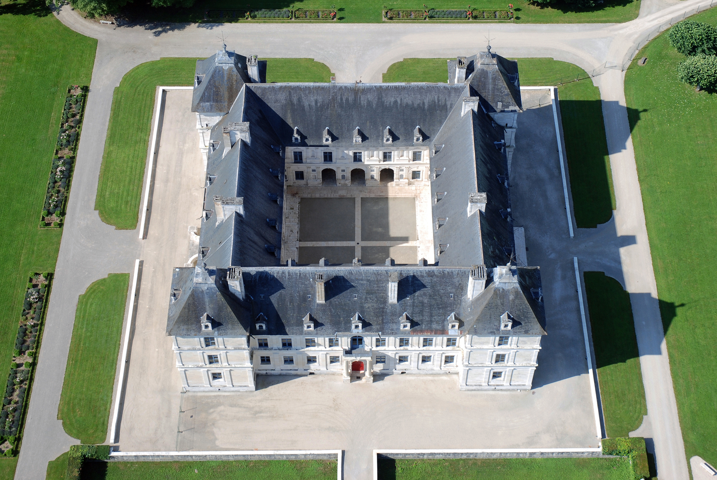 ผลการค้นหารูปภาพสำหรับ château d'ancy-le-franc