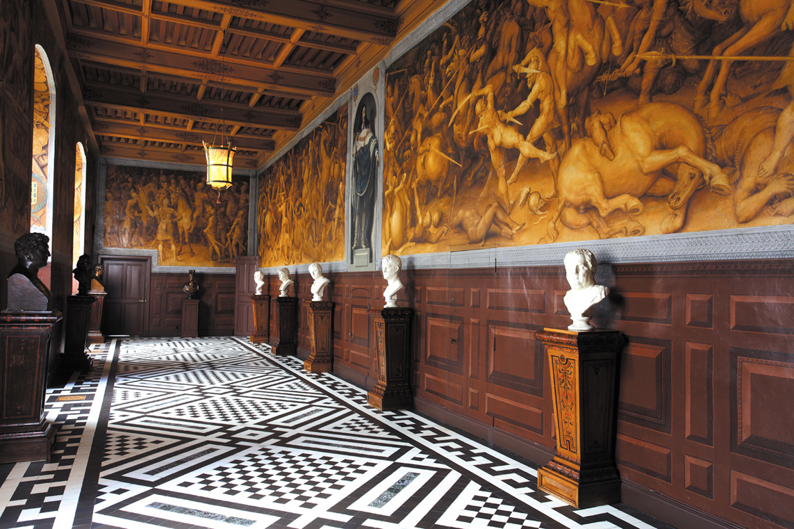 decor renaissance histoire chateau visites en bourgogne chateau d'Ancy le Franc