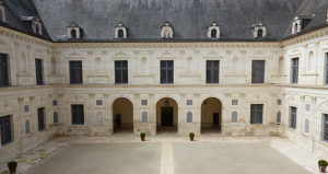 cour d'honneur Château d'Ancy le Franc